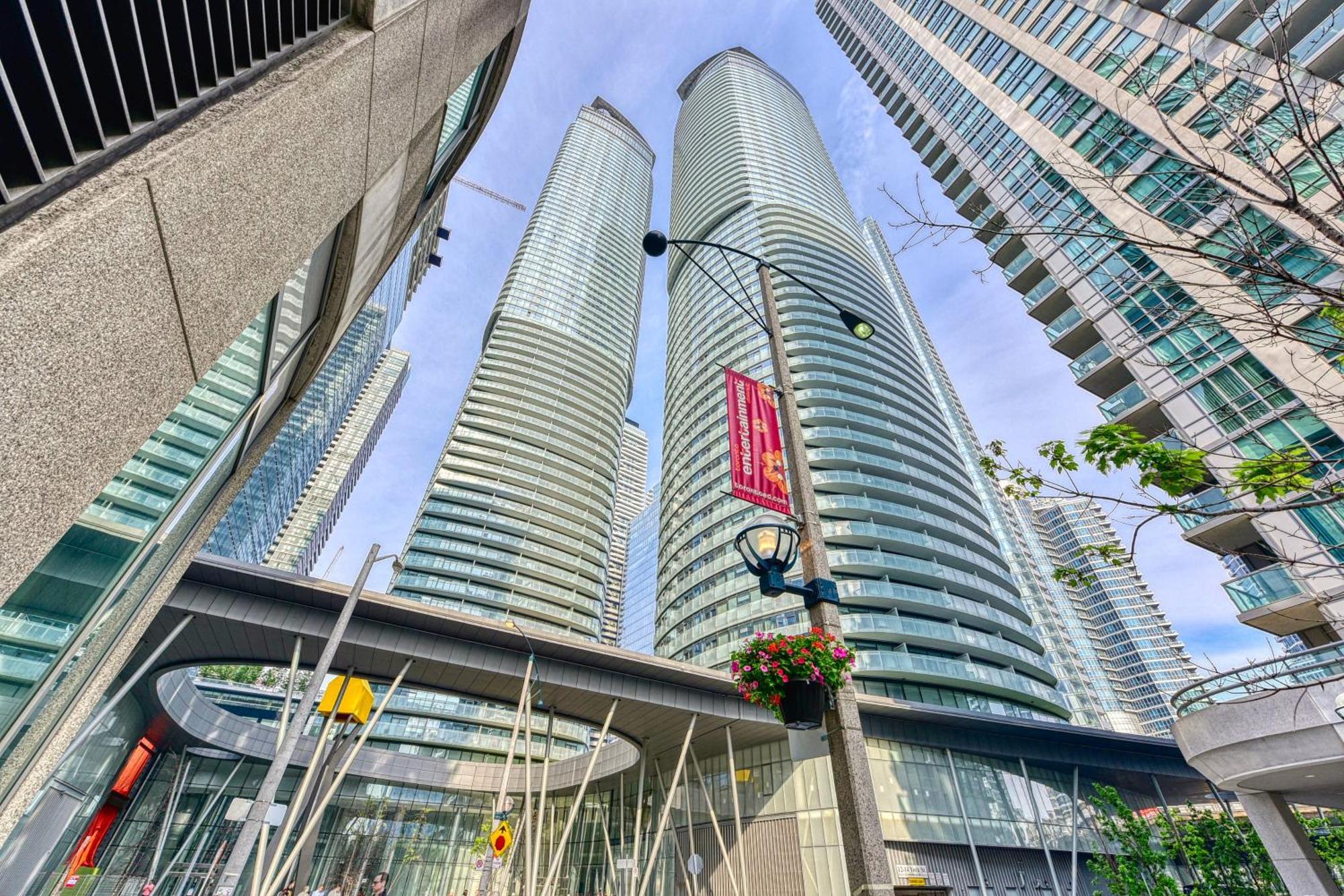 Downtown Apartments 16 Toronto Exterior photo